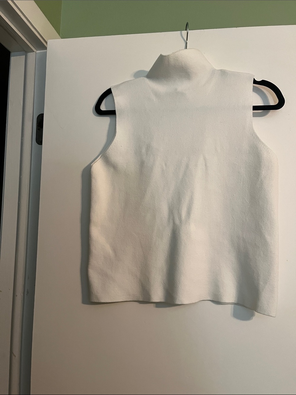 Ellen Tracy White Sleeveless Mock Neck Top